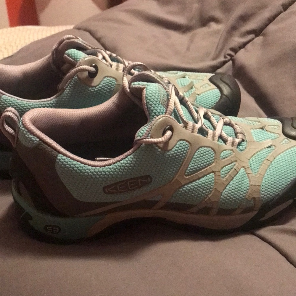 Gently use keen hikers